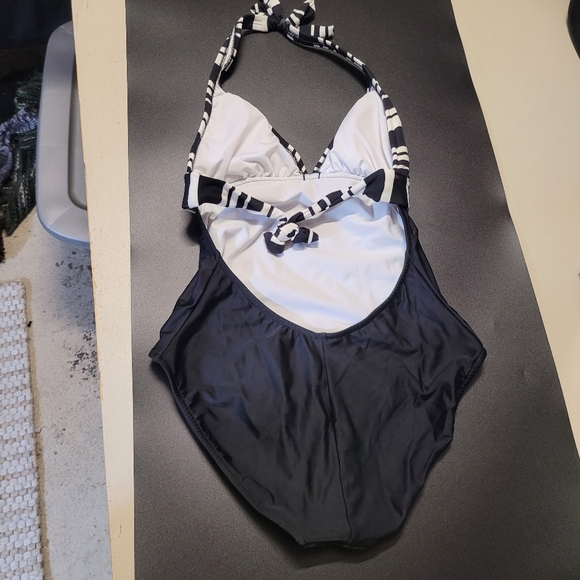 Slimming Halter One-Piece - Picture 3 of 7